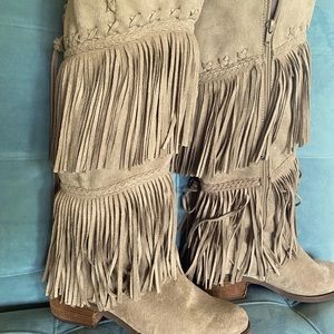 Shania Twain wore this style-BOOTS by NOT RATED .